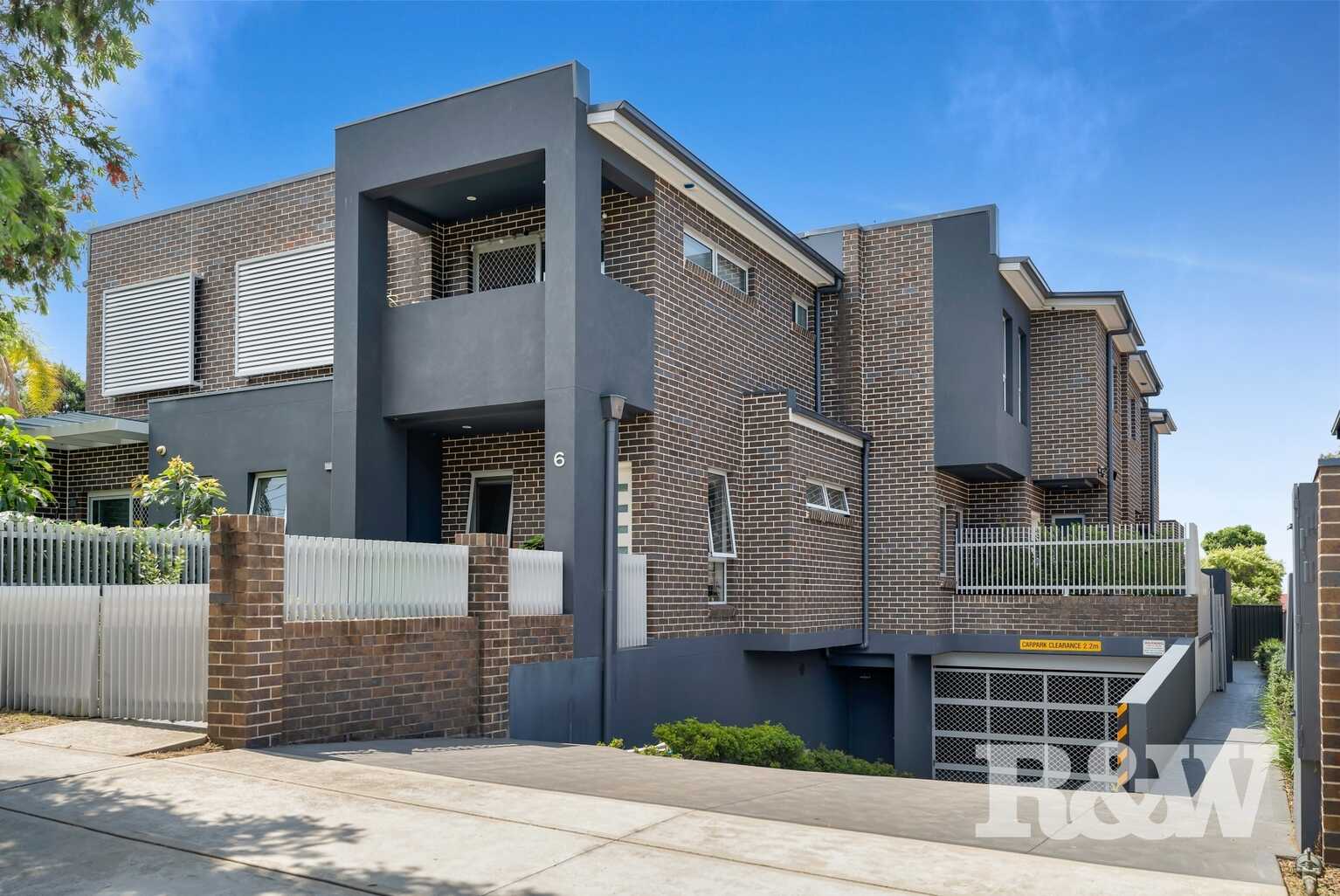 5/6 Holland Crescent Casula 5/6 Holland Crescent Casula