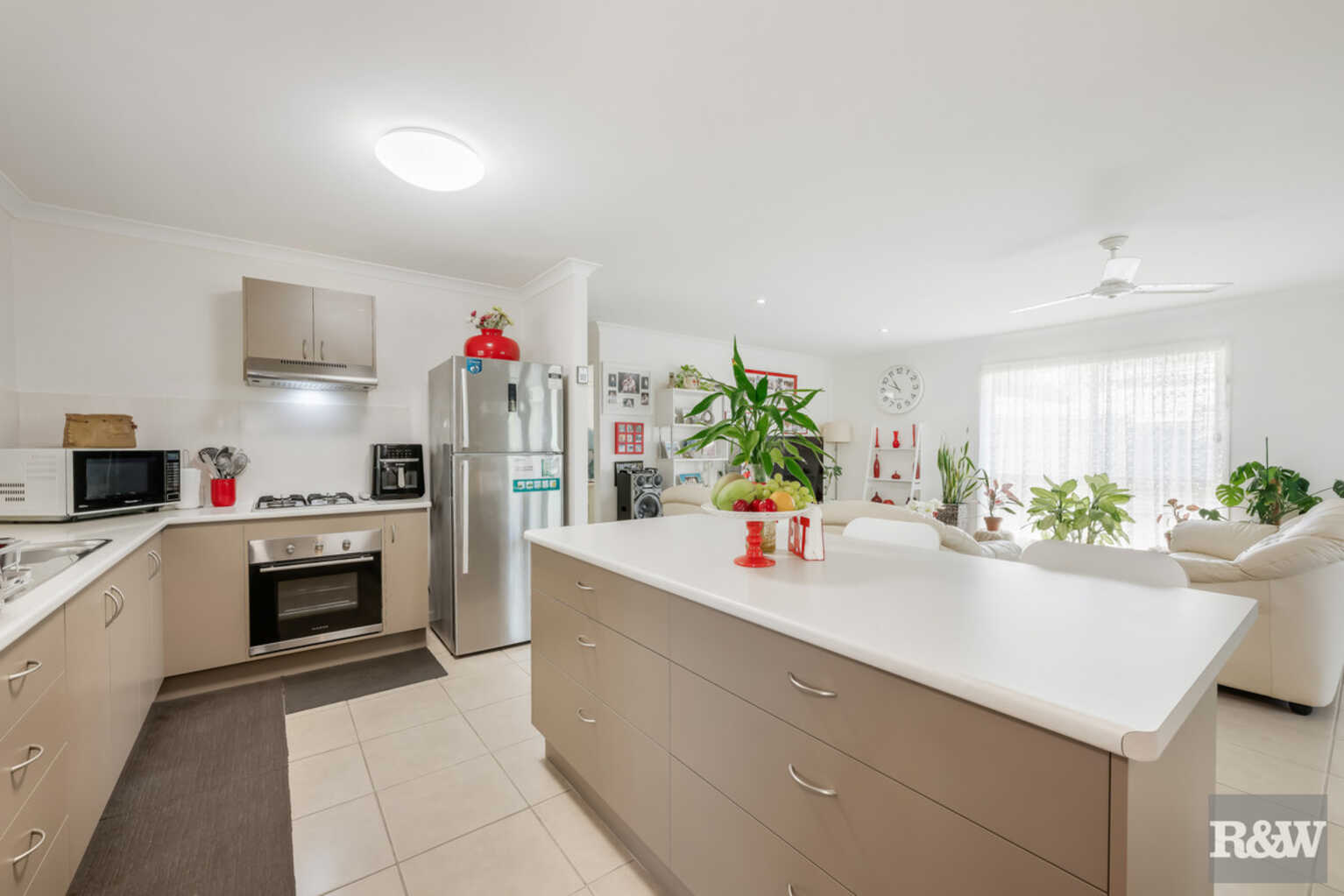 24 Malvern Drive Moore Park Beach 24 Malvern Drive Moore Park Beach