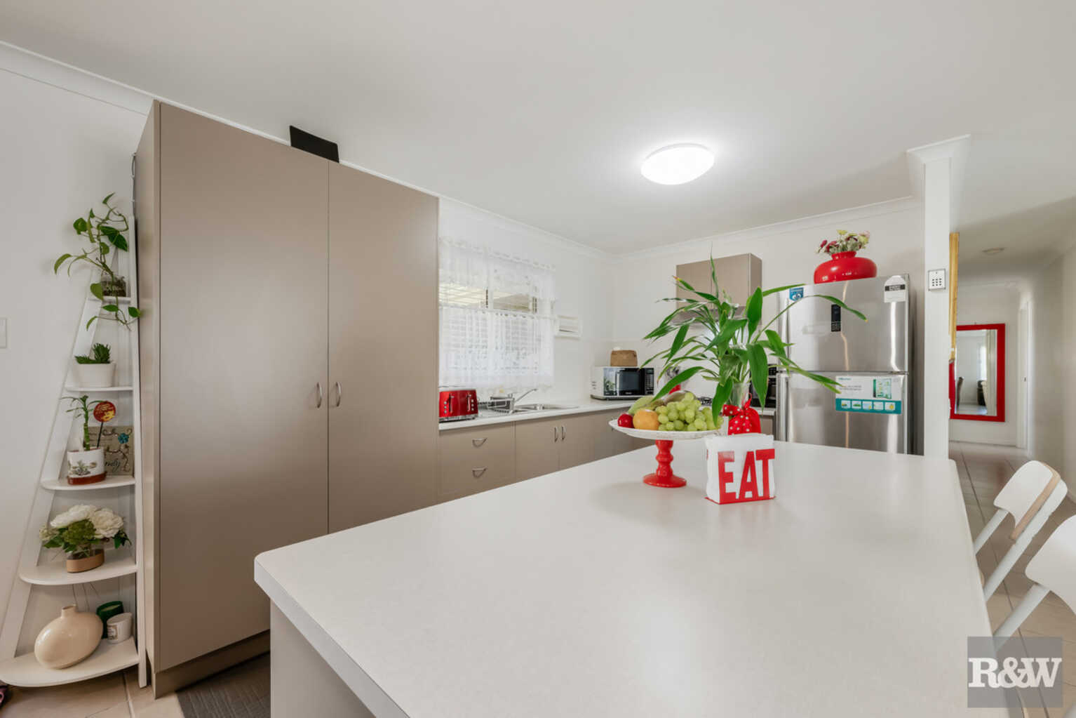 24 Malvern Drive Moore Park Beach 24 Malvern Drive Moore Park Beach