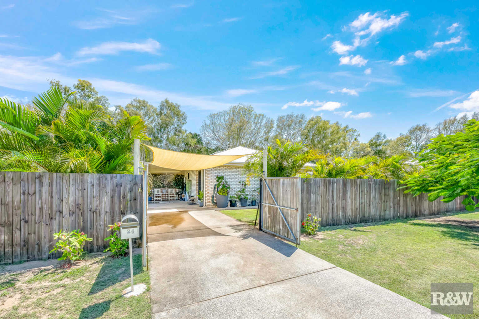 24 Malvern Drive Moore Park Beach 24 Malvern Drive Moore Park Beach