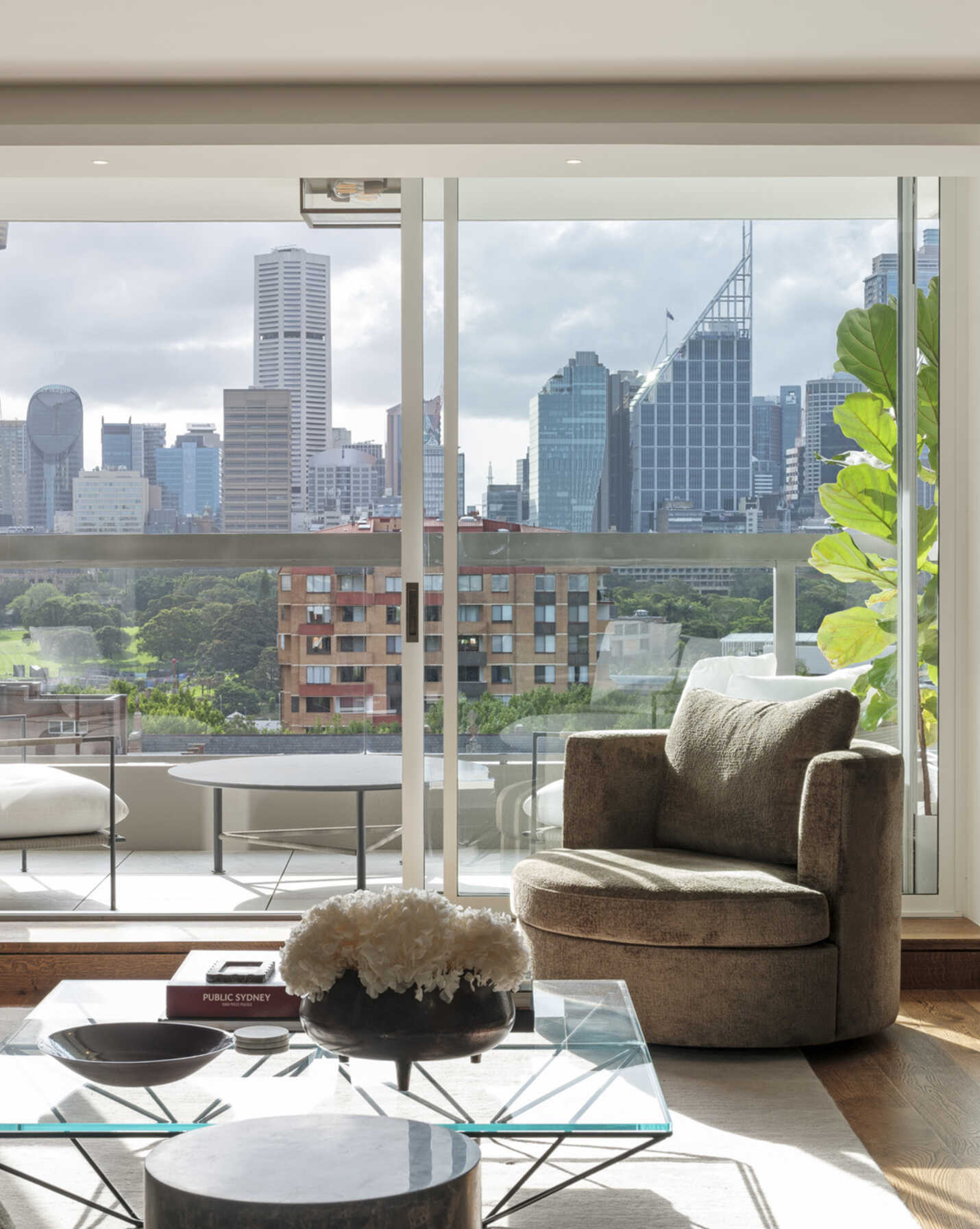 Apartment Rockwall Crescent, Potts Point - Thumbnail 4