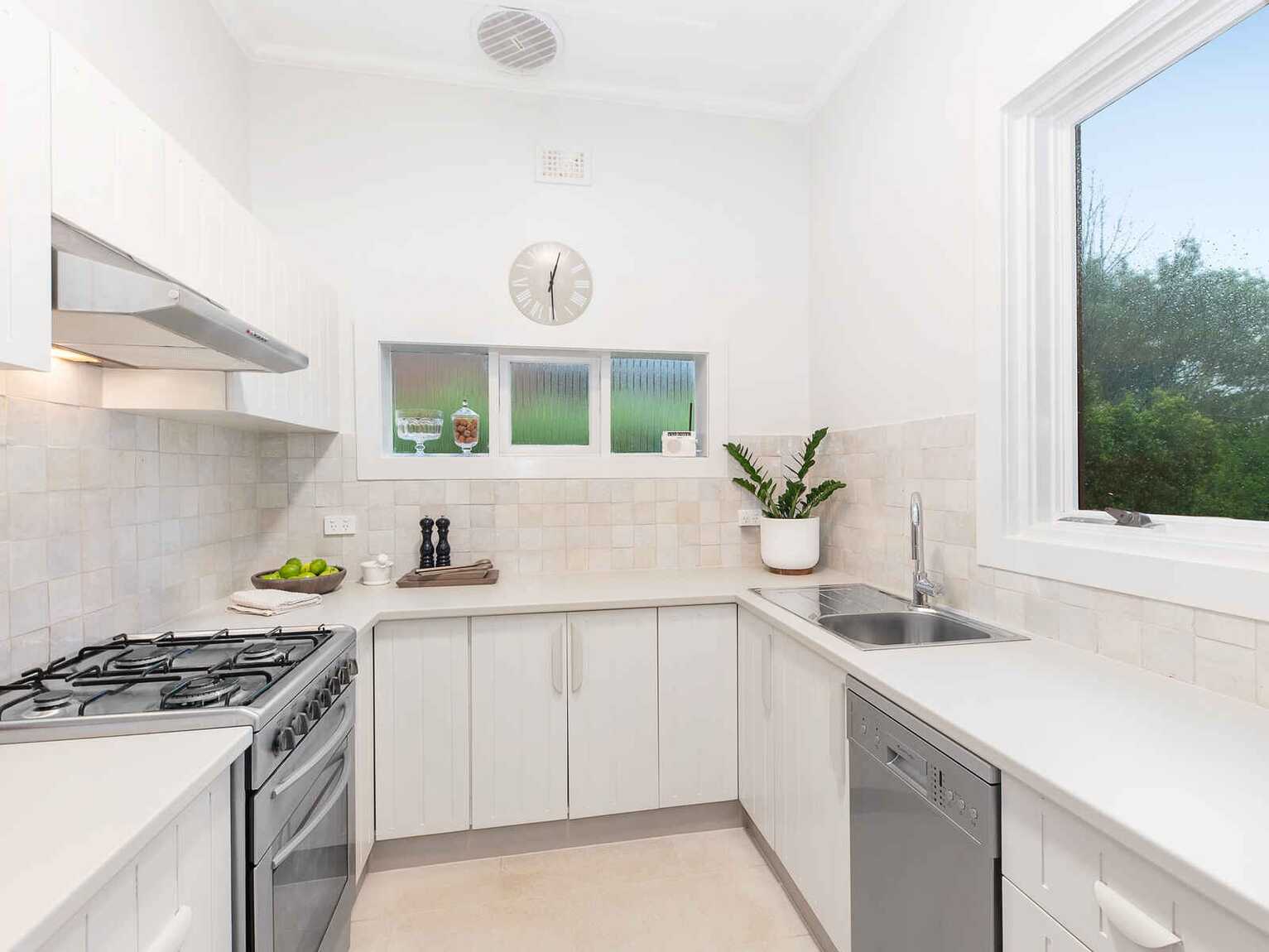 18 Baringa Road Northbridge