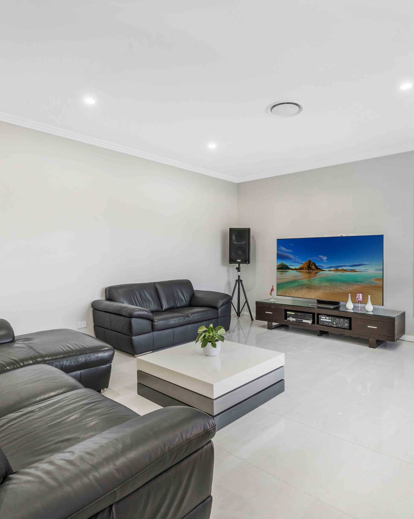 99 Rosedale Circuit Carnes Hill, Hill - Thumbnail 4