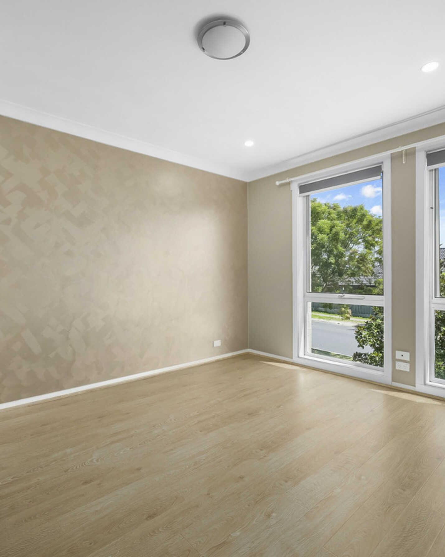 8 Paperbark Drive Woodcroft, Woodcroft - Thumbnail 2