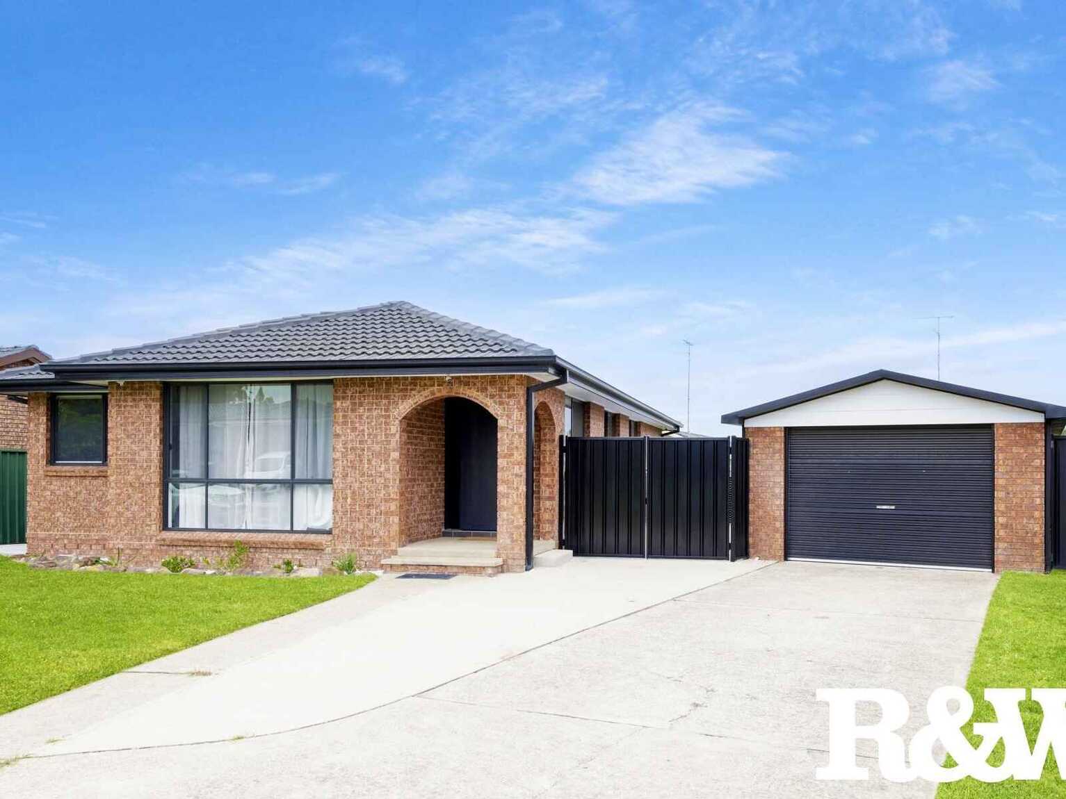 13 Kala Circuit St Clair 13 Kala Circuit St Clair