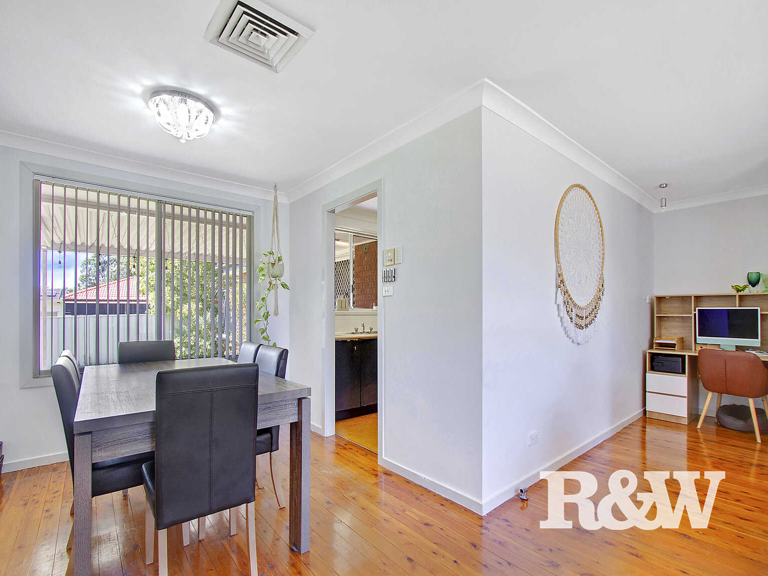 37 Windrush Circuit St Clair