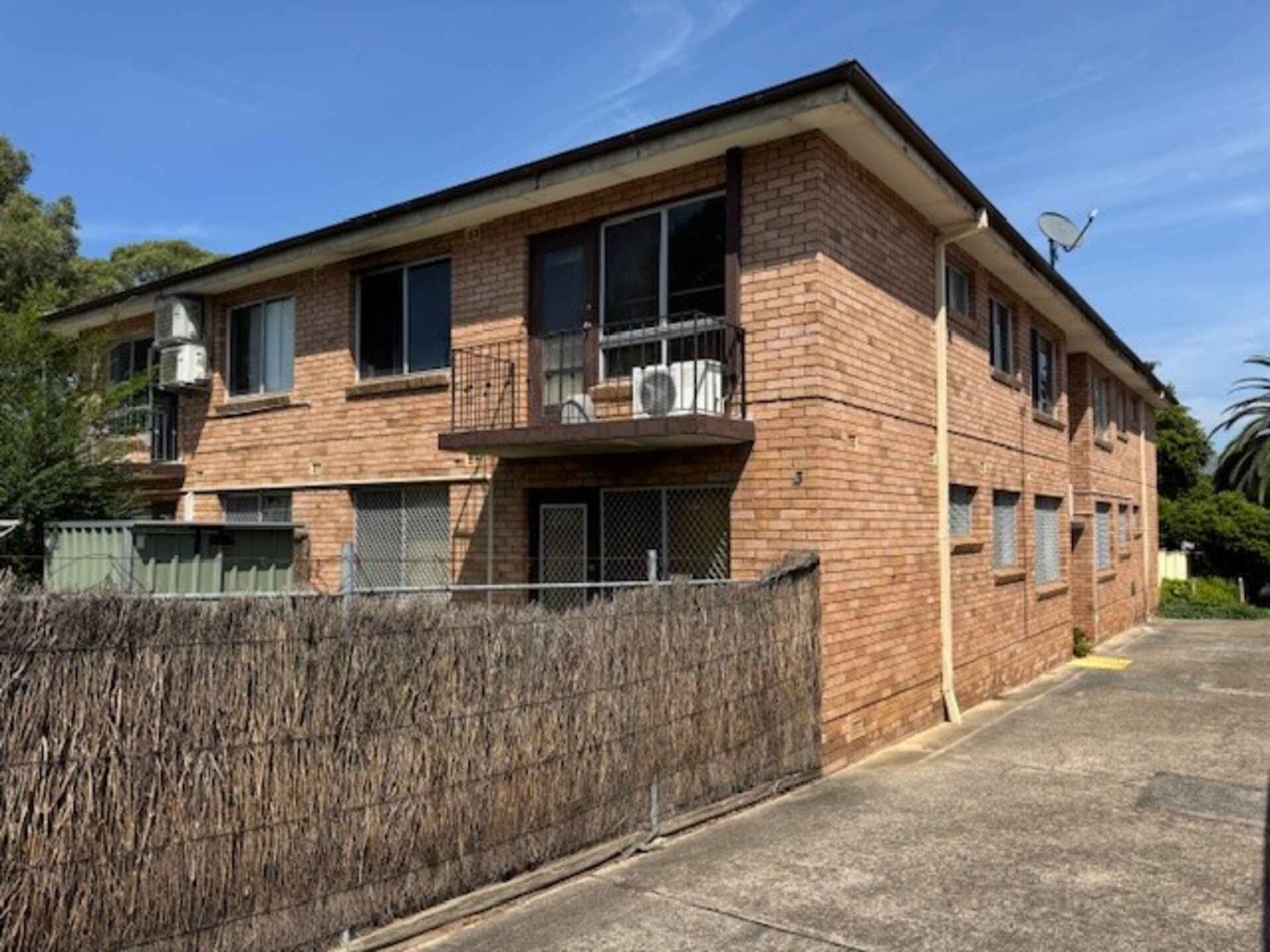 4/3 Ronald Street, Carramar
