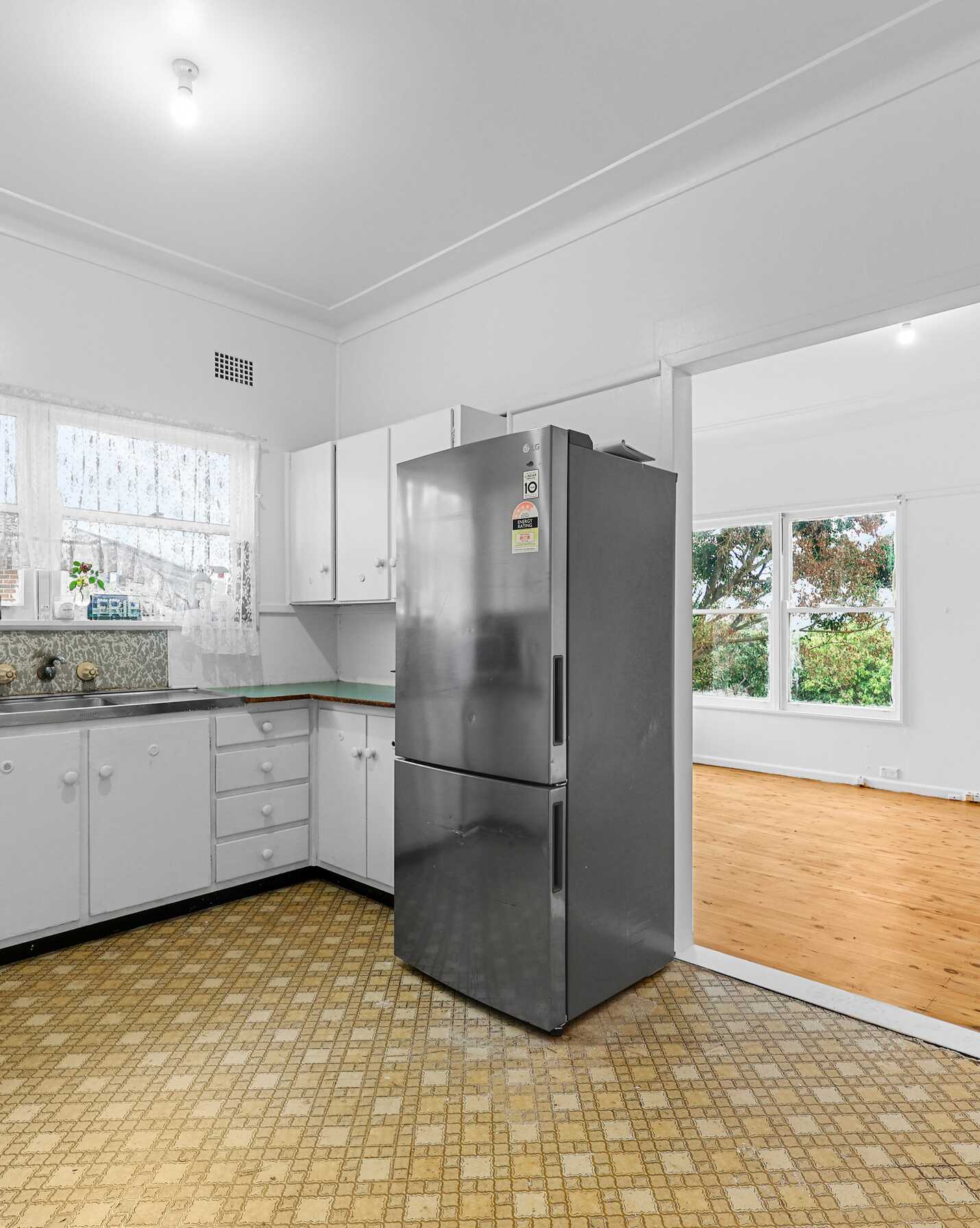 29 Saint Johns Road Campbelltown, Campbelltown - Thumbnail 5