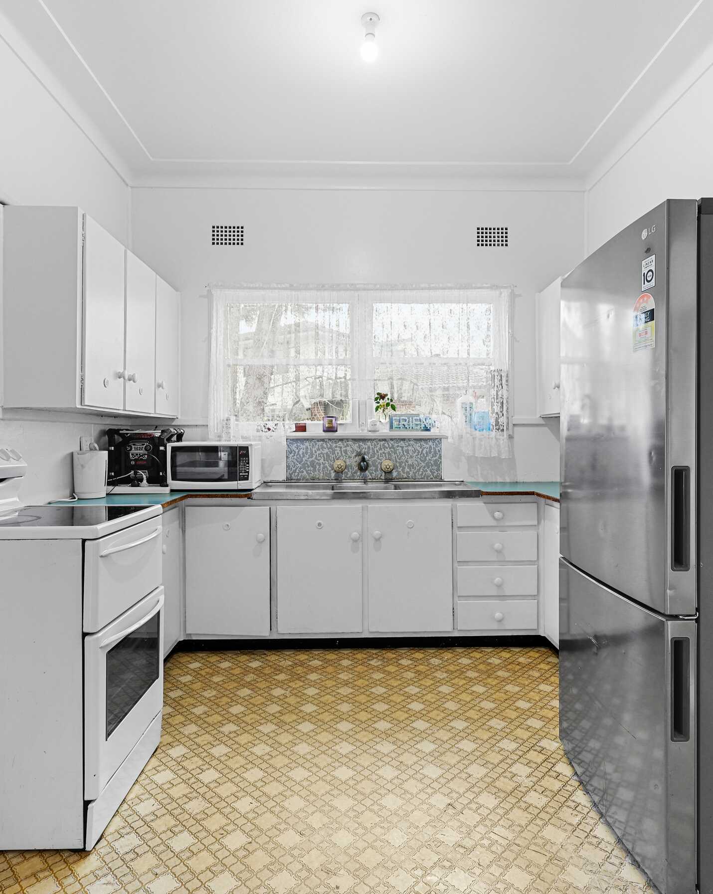 29 Saint Johns Road Campbelltown, Campbelltown - Thumbnail 6