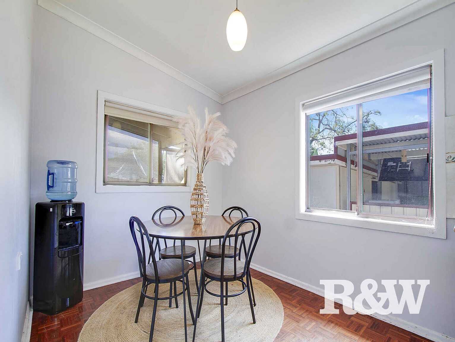 22 Palau Crescent Lethbridge Park 22 Palau Crescent Lethbridge Park