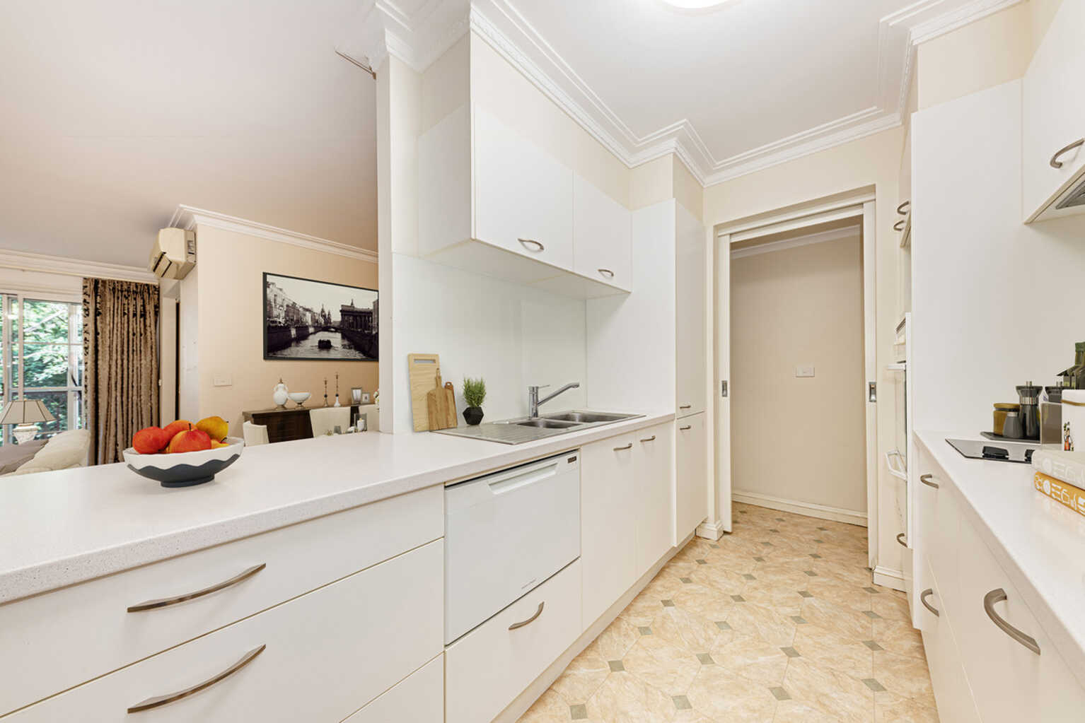Windsor Gardens 38/244 Mowbray Road Chatswood Windsor Gardens 38/244 Mowbray Road Chatswood