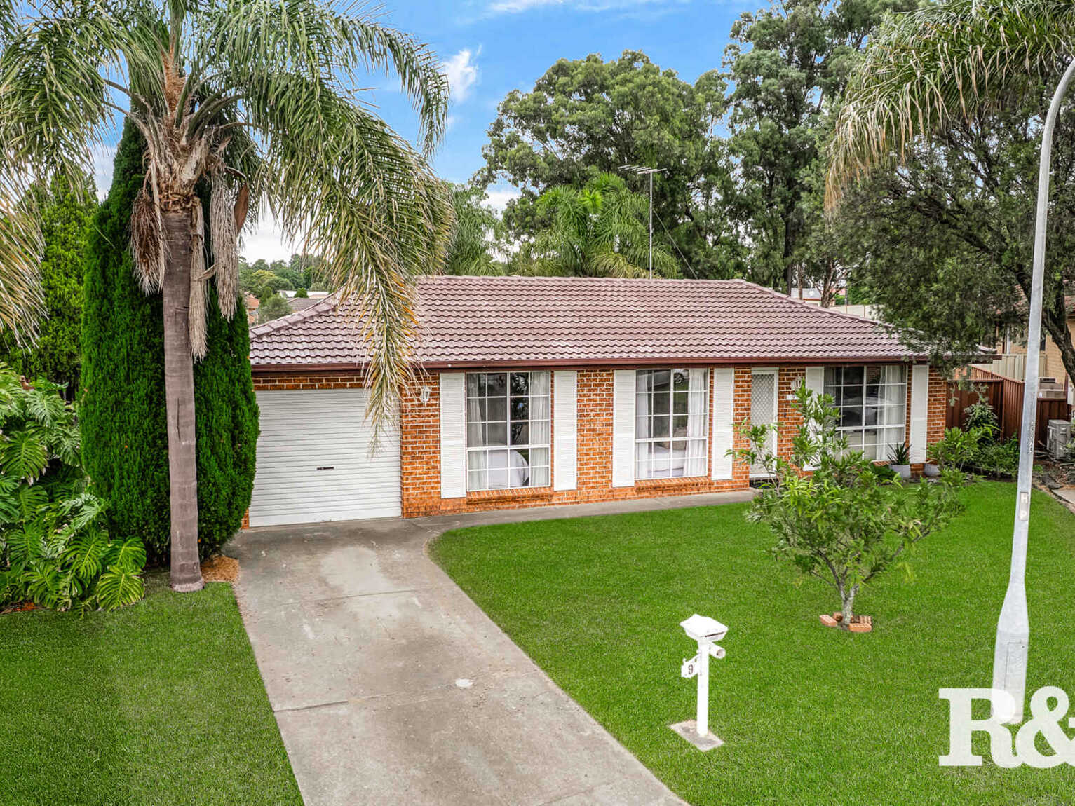 9 Pam Green Place Doonside 9 Pam Green Place Doonside