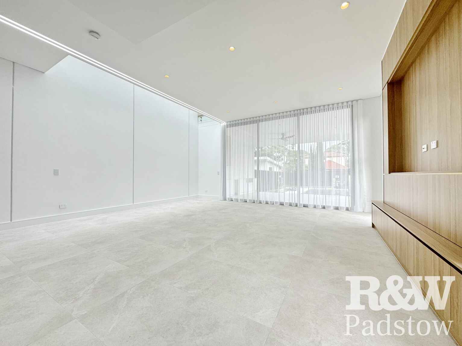 2/17 Robb Street Revesby