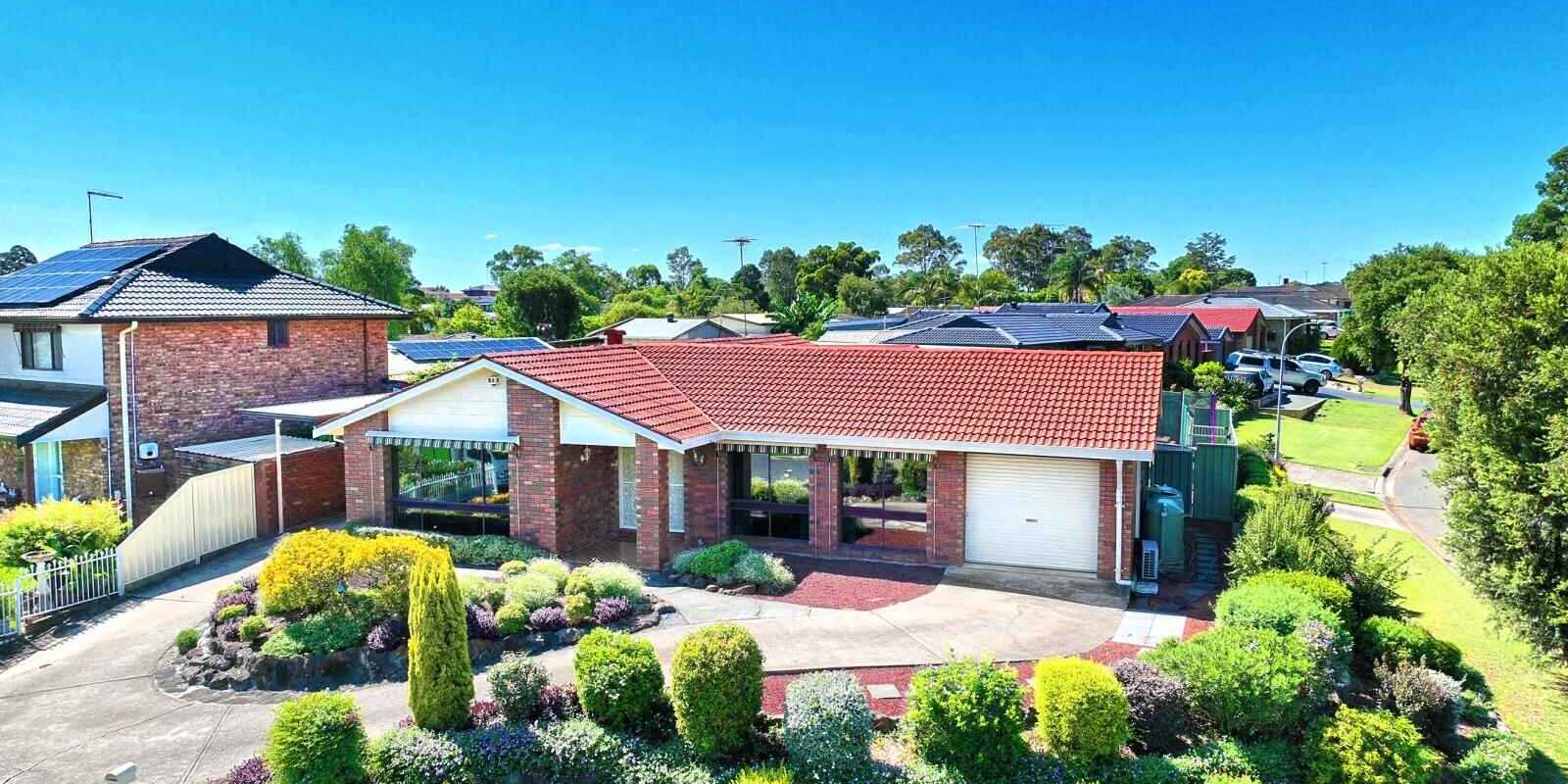 52 Leicester Way St Clair