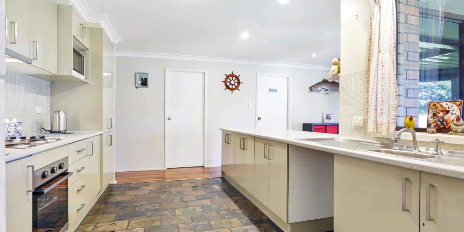 52 Leicester Way St Clair