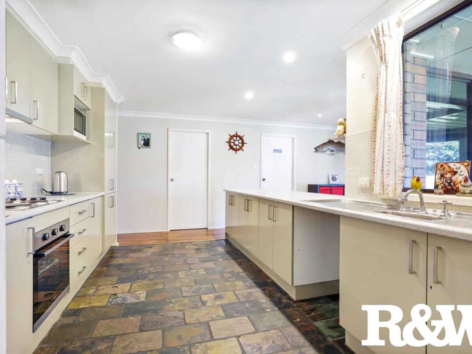 52 Leicester Way St Clair