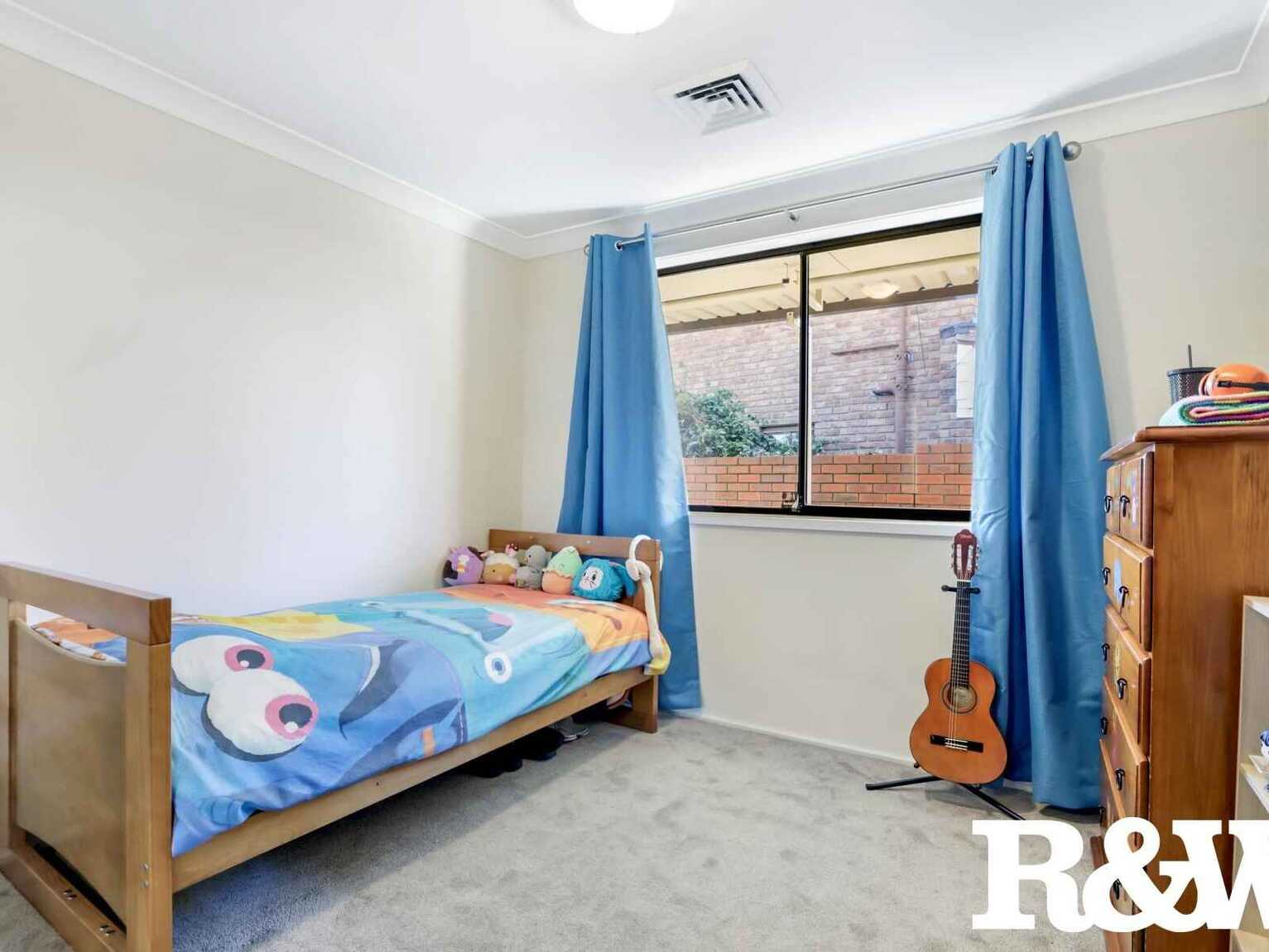 52 Leicester Way St Clair