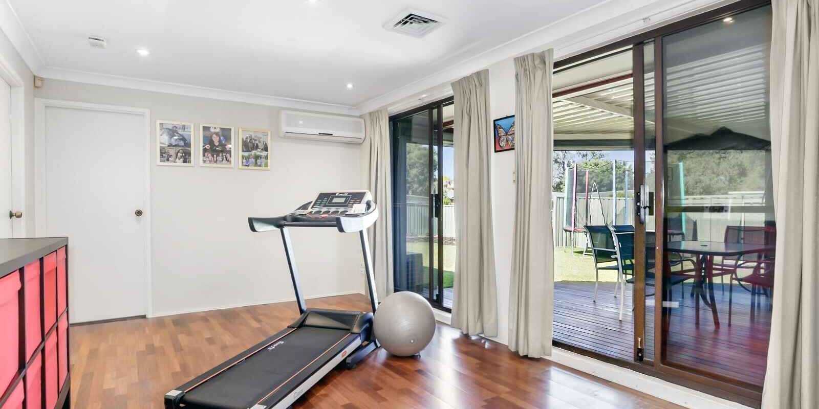 52 Leicester Way St Clair