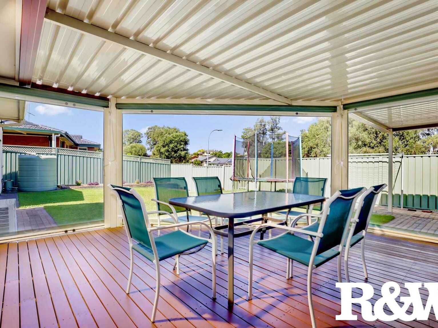 52 Leicester Way St Clair