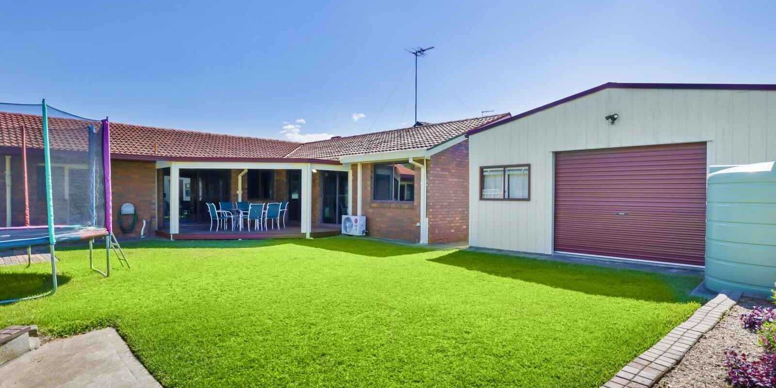 52 Leicester Way St Clair