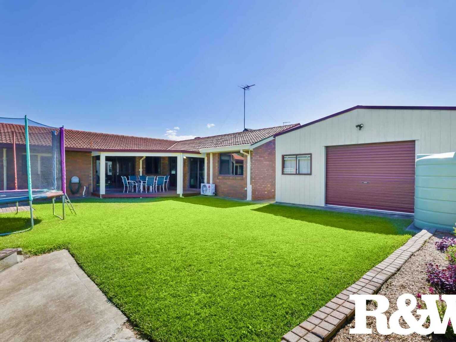 52 Leicester Way St Clair