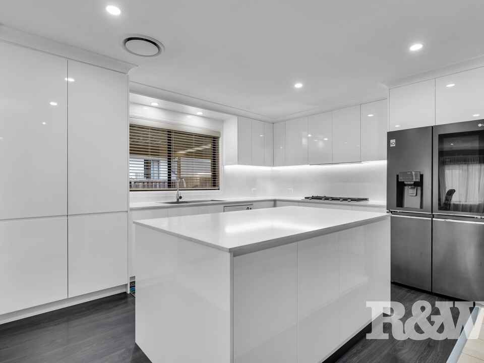 82 Governors Way Macquarie Links