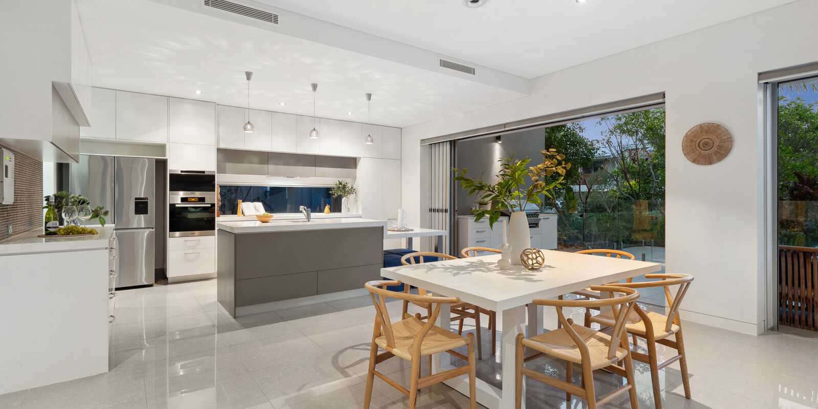2 Whitehaven Parade Yaroomba 2 Whitehaven Parade Yaroomba