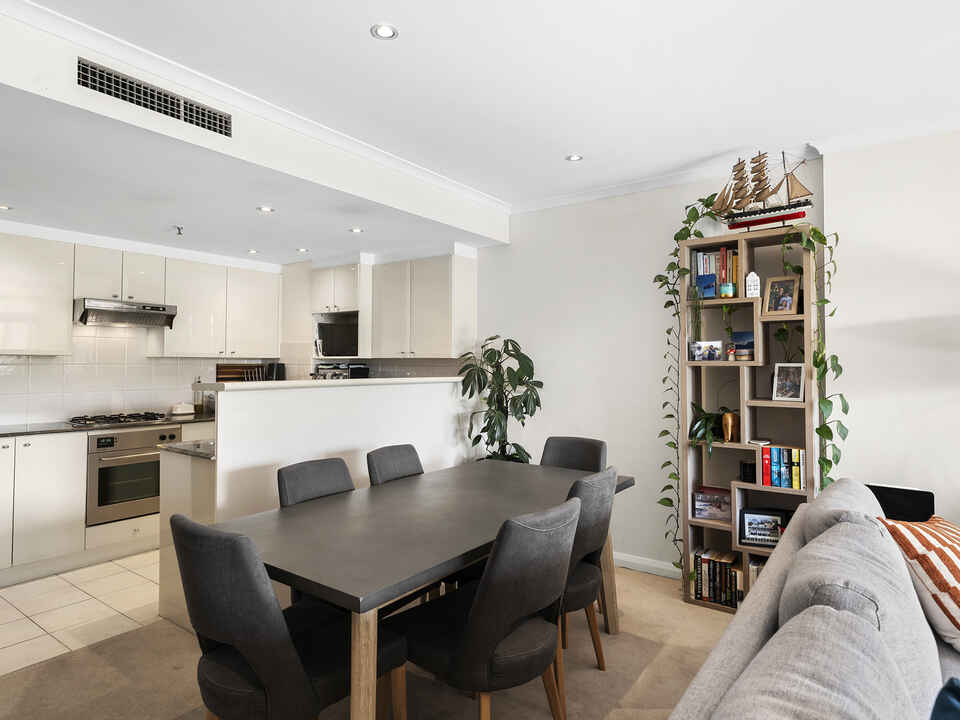 210/63 Crown Street Woolloomooloo