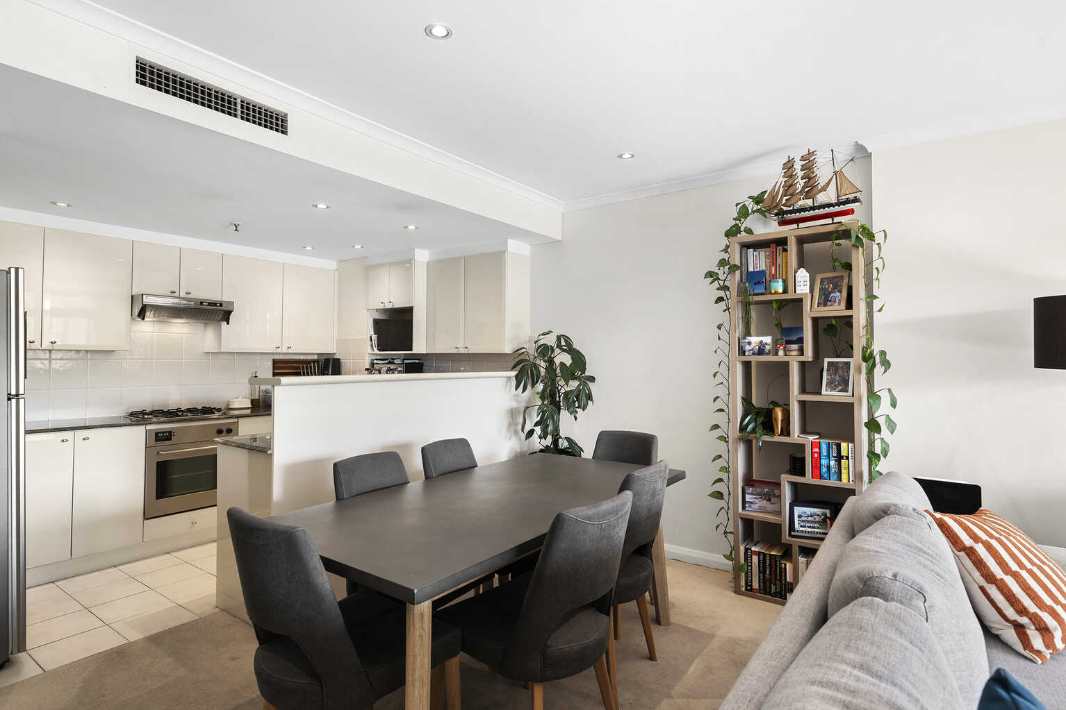 210/63 Crown Street Woolloomooloo 210/63 Crown Street Woolloomooloo