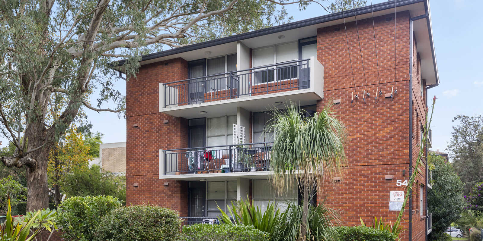 19/54  Meadow Crescent Meadowbank