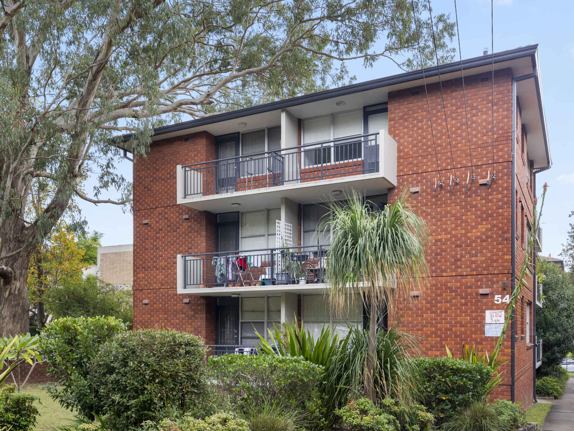 19/54  Meadow Crescent Meadowbank