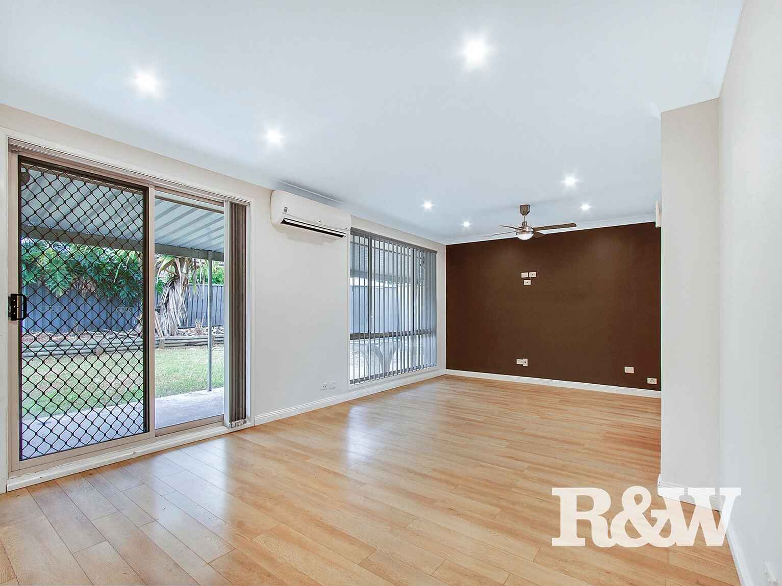 59 Explorers Way St Clair 59 Explorers Way St Clair