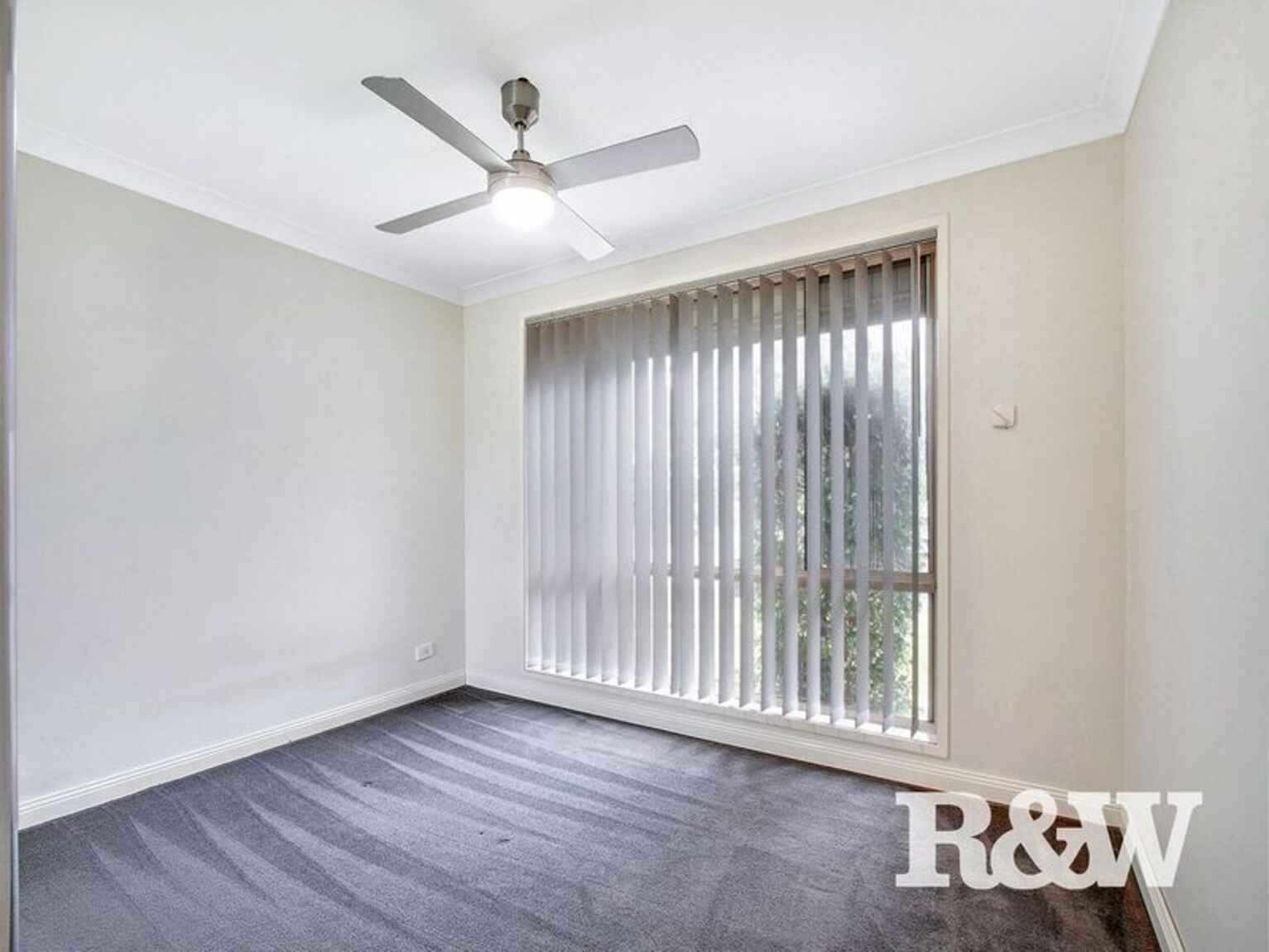 59 Explorers Way St Clair 59 Explorers Way St Clair