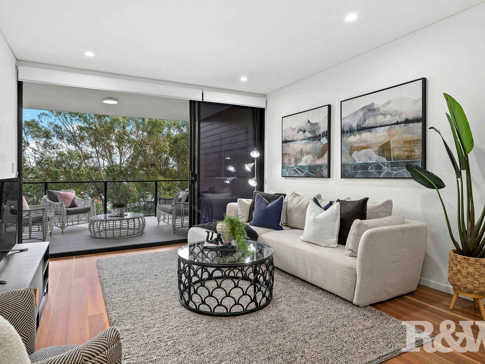 502/9 Zillah Street Stones Corner