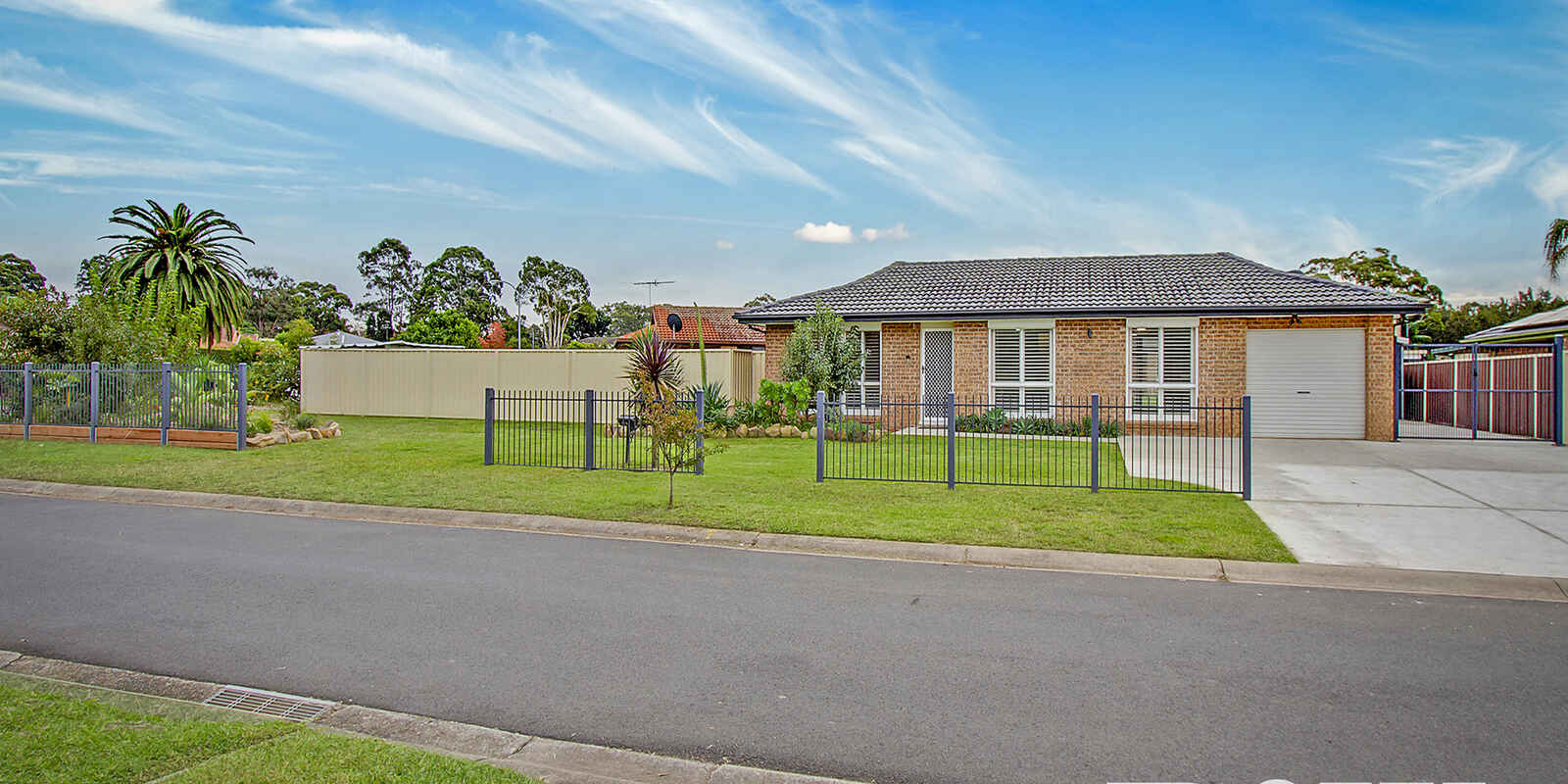 1 Blackbird Glen Erskine Park 1 Blackbird Glen Erskine Park