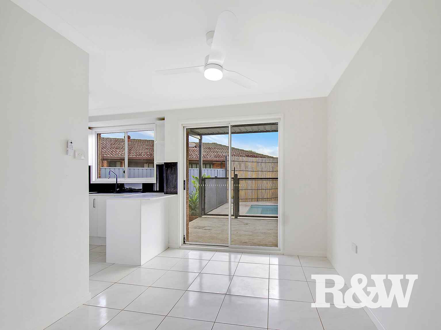 1 Blackbird Glen Erskine Park 1 Blackbird Glen Erskine Park