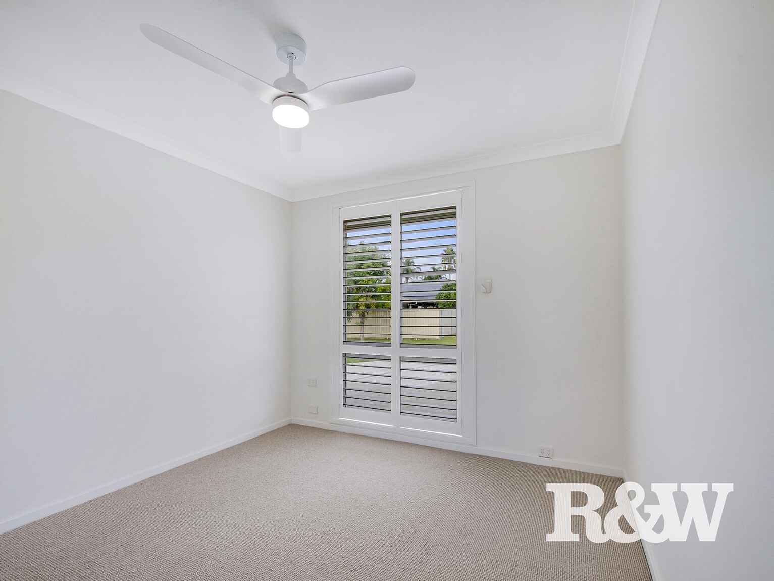 1 Blackbird Glen Erskine Park 1 Blackbird Glen Erskine Park