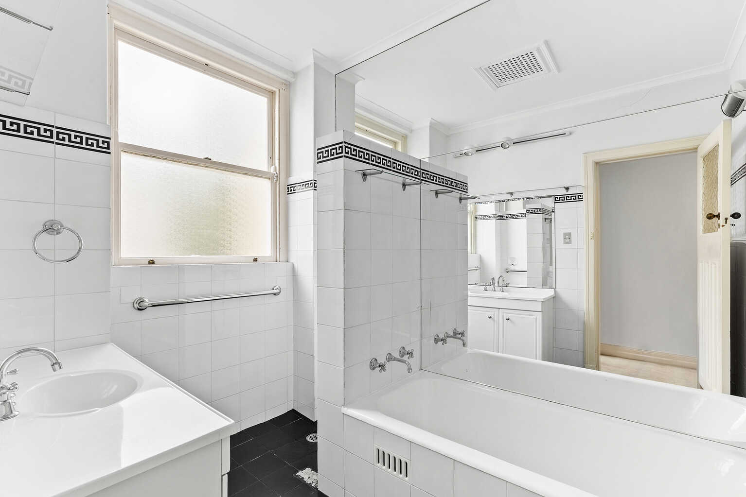 3/2 Elizabeth Bay Crescent Elizabeth Bay 3/2 Elizabeth Bay Crescent Elizabeth Bay