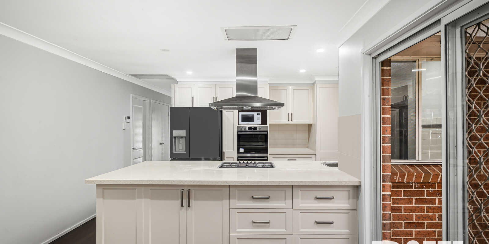 16 Como Close St Clair