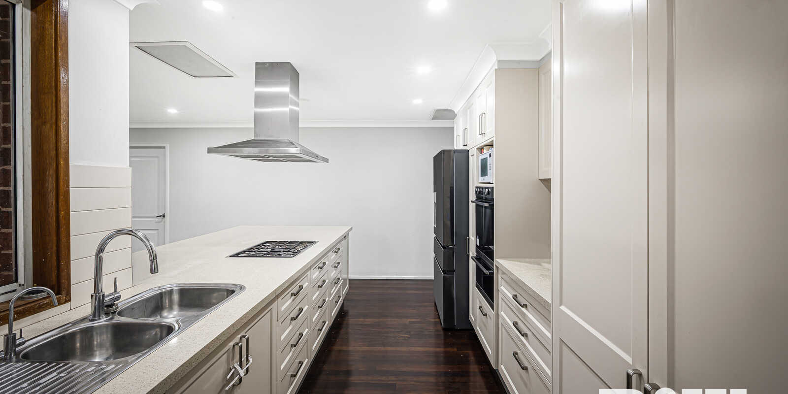 16 Como Close St Clair