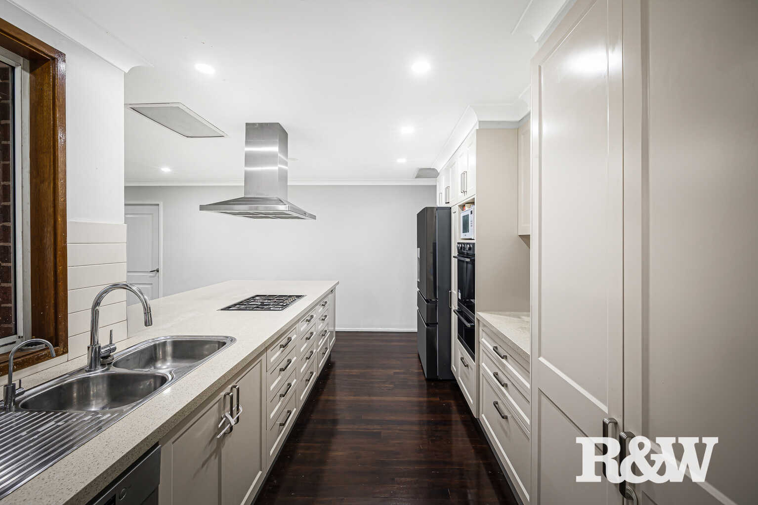 16 Como Close St Clair