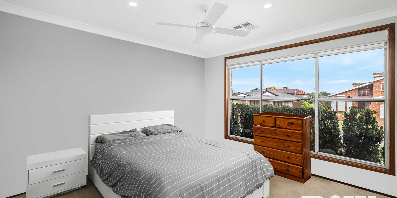 16 Como Close St Clair