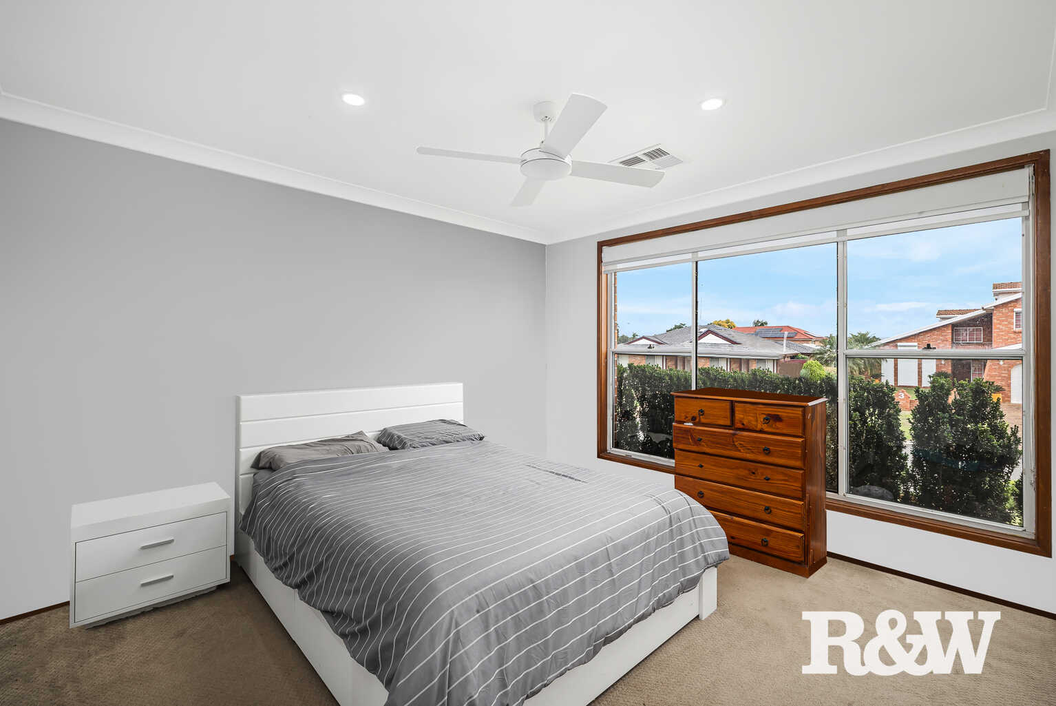 16 Como Close St Clair