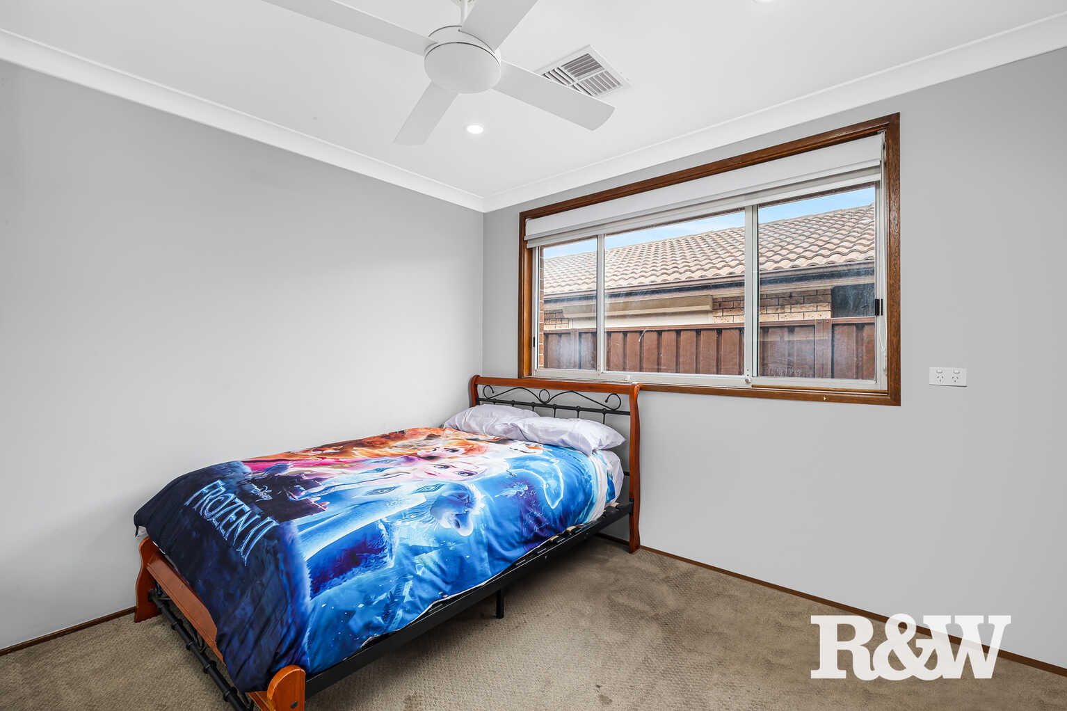 16 Como Close St Clair