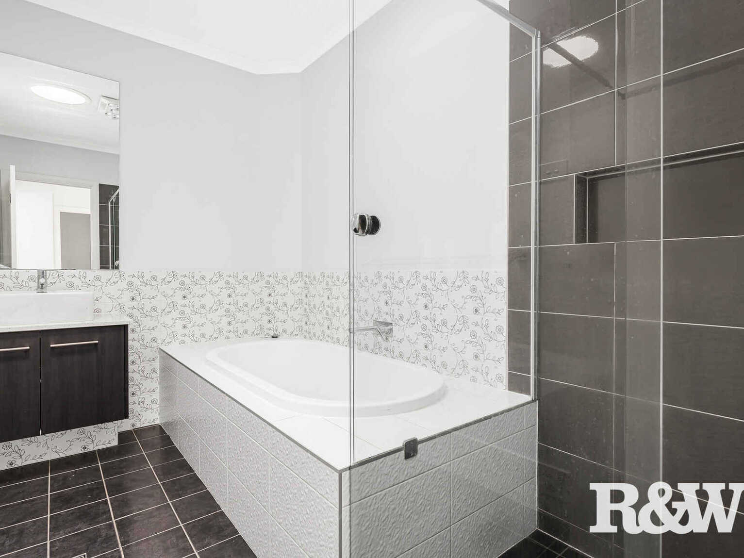 21 Woodburn Street Colebee 21 Woodburn Street Colebee