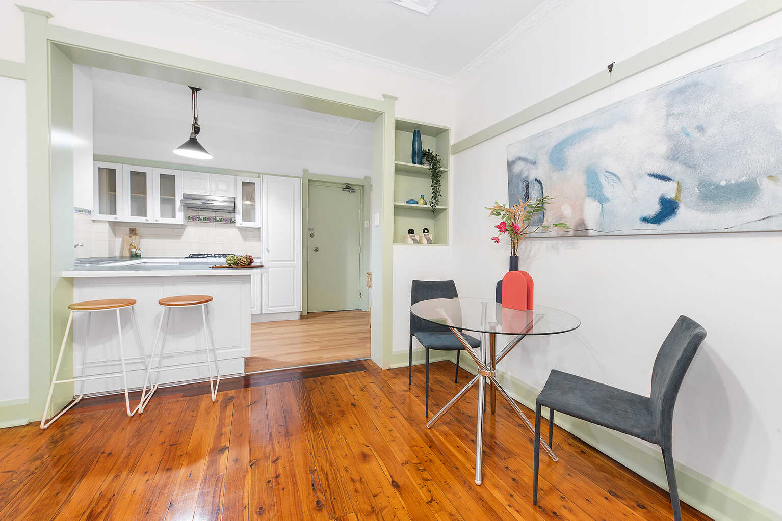 2/111 Carabella Street Kirribilli