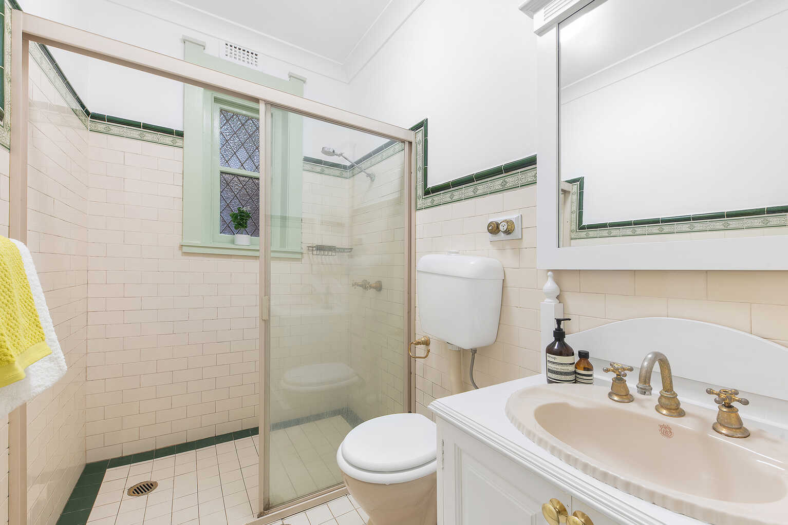 2/111 Carabella Street Kirribilli