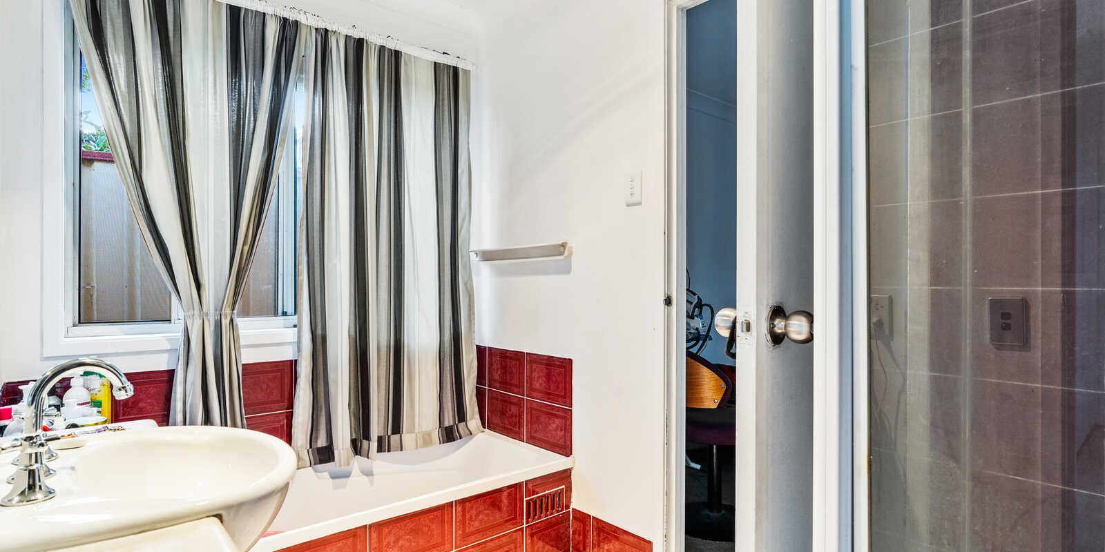 15 Byron Bay Cl Hoxton Park 15 Byron Bay Cl Hoxton Park