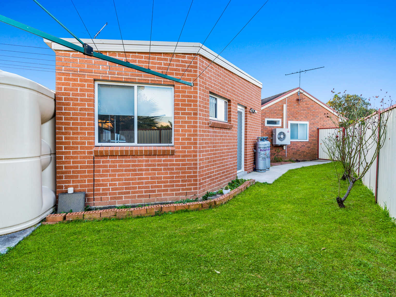 15 Byron Bay Cl Hoxton Park 15 Byron Bay Cl Hoxton Park