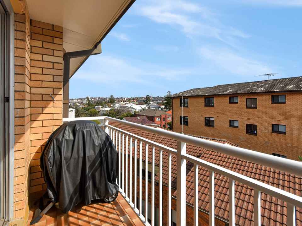 8/27 Wallis Parade North Bondi